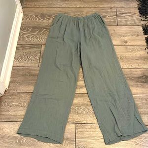 Super comfy flowy green pants